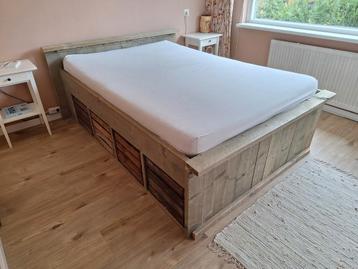 Steigerhouten bed 140x200 met opbergruimte