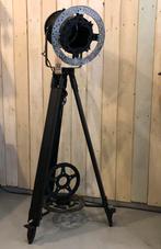 Industriële vloerlamp - theaterlamp - upcycling - metal art, Ophalen, Z, Z, Z