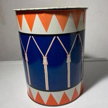 Vintage trommel blik. Hoogte 24 cm Doorsnede 19 cm. beschikbaar voor biedingen