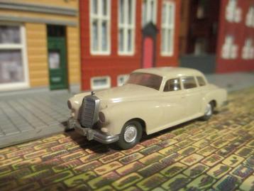 1957 Mercedes Benz W189 300 D Wiking hellelfenbein beschikbaar voor biedingen