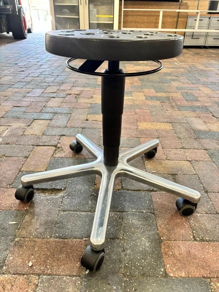 LABKOO lage werkkruk zonder rugleuning (zithoogte 40-54 cm), Huis en Inrichting, Stoelen, Gebruikt, Vier, Kunststof, Metaal, Overige materialen