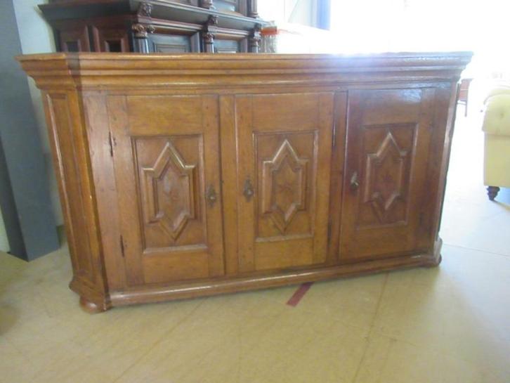 Oer 11580 groot ANTIEK 18e eeuws eiken dressoir met 3 deuren, Antiek en Kunst, Antiek | Meubels | Kasten, Ophalen