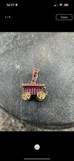Gouden Woonwagen hanger met Robijntjes, Ophalen of Verzenden, Zo goed als nieuw, Goud