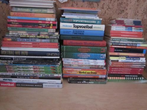 Nog 75 voetbal/sport boeken/nieuw en gelezen(ook apart te k, Verzamelen, Sportartikelen en Voetbal, Nieuw, Boek of Tijdschrift