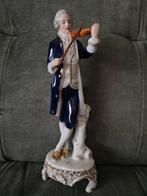 Porseleinen beeld van een violist, Ophalen