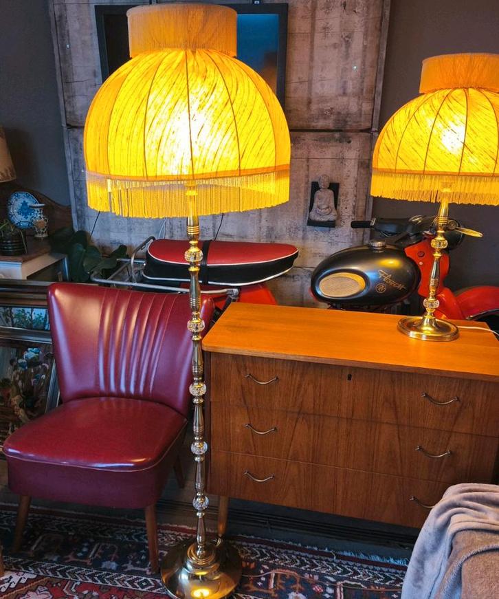 Grote luxe boudoir vloerlamp met messing voet 1.50 m hoog, Antiek en Kunst, Antiek | Lampen, Ophalen