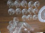 Glazen druivenranken bowlset + 16 kopjes + 2 plastic lepels, Antiek en Kunst, Ophalen of Verzenden