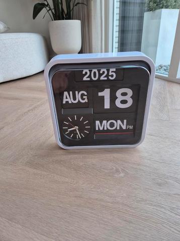Wandklok flip over Quartz  beschikbaar voor biedingen