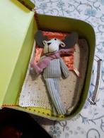 Knuffeltje in koffertje van karton, Ophalen of Verzenden, Reisbedje