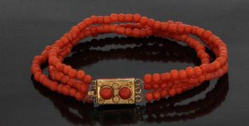 Bloedkoraal antieke armband fraai 14k gouden slot dames beschikbaar voor biedingen