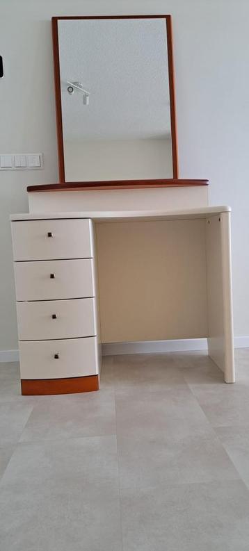 Te koop: Kaptafel met spiegel – Beige, MDF & Kersenhout beschikbaar voor biedingen