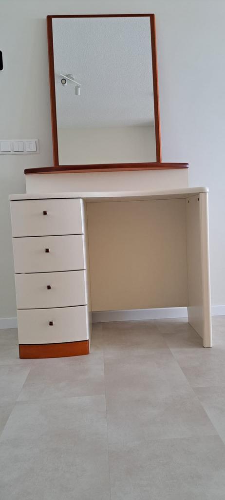 Te koop: Kaptafel met spiegel – Beige, MDF & Kersenhout, Huis en Inrichting, Tafels | Kaptafels, Gebruikt, Minder dan 100 cm, 50 tot 100 cm