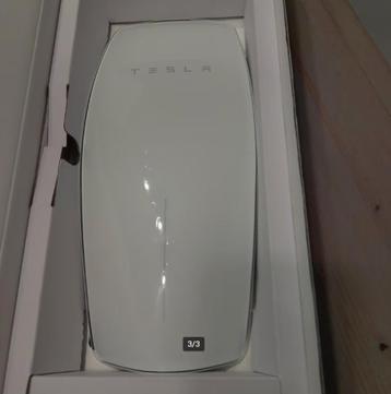 Tesla wall connector front, kleur wit beschikbaar voor biedingen