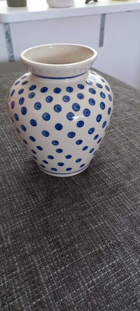 BUNZLAU POOLS AARDEWERK VAAS 17 CM OFFWHITE/BLAUW, Antiek en Kunst, Antiek | Keramiek en Aardewerk, Ophalen of Verzenden