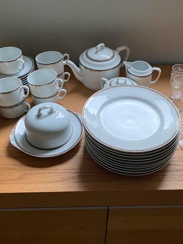 Keuken servies en glas ( uit grootmoeders tijd ) beschikbaar voor biedingen