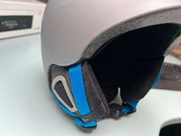 Skihelm skibril, en handschoenen beschikbaar voor biedingen