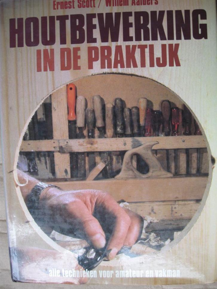 Houtbewerking in de Praktijk door E. Scott en W. Aalders., Boeken, Hobby en Vrije tijd, Zo goed als nieuw, Houtbewerking, Ophalen of Verzenden