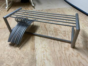 RVS Kapstok met hangers  beschikbaar voor biedingen