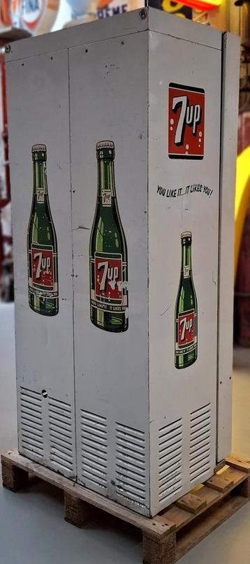 Vintage 7 Up Frisdrankautomaat Jaren 60 beschikbaar voor biedingen