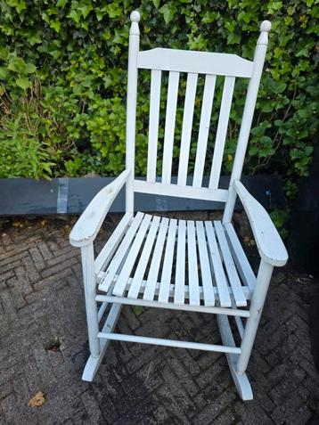 Schommelstoel wit hout  beschikbaar voor biedingen