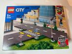 lego 60304 Wegplaten (kruispunt) City nieuw, Ophalen of Verzenden, Nieuw, Complete set, Lego