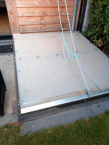Dakje polycarbonaat plaat  beschikbaar voor biedingen