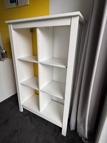 Witte Kast met Opbergvakken beschikbaar voor biedingen