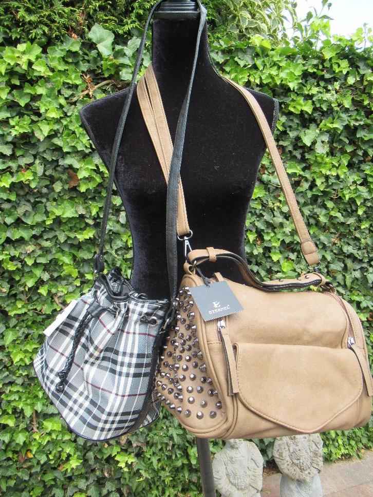 TASSEN 2 heel verschillende Tassen Taupe kleur en Tas geruit, Sieraden, Tassen en Uiterlijk, Tassen | Damestassen, Nieuw, Schoudertasje