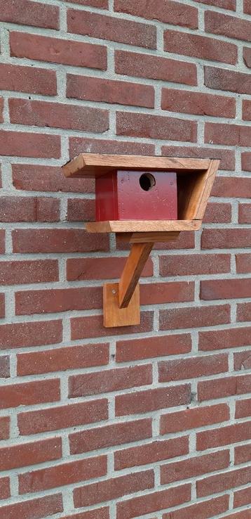 Eikenhouten vogelhuisjes met bitumen dakbedekking  beschikbaar voor biedingen