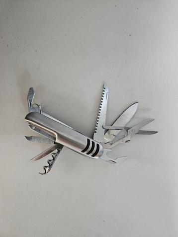 Multitool (zakmes) beschikbaar voor biedingen