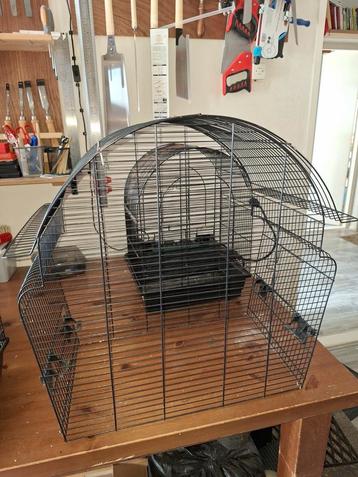 2 vogelkooien beschikbaar voor biedingen