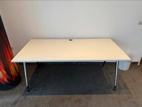 Bureaus in hoogte verstelbaar., Huis en Inrichting, Bureaus, Zo goed als nieuw, Bureau, In hoogte verstelbaar, Ophalen