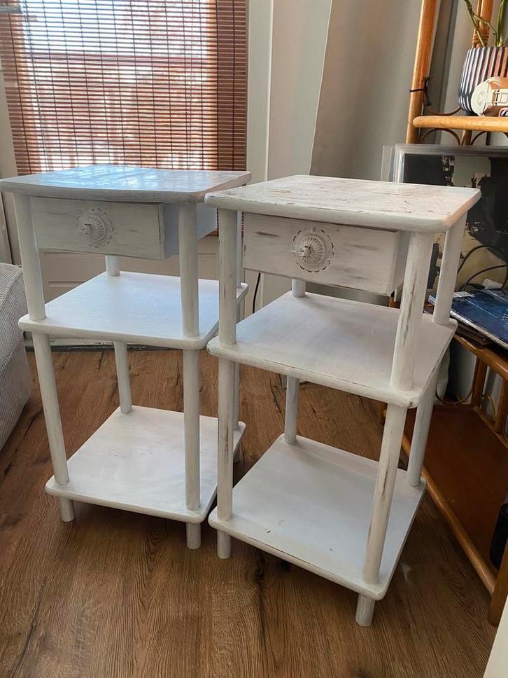 Witte nachtkastjes bohemian/ibiza 2stuks, Huis en Inrichting, Slaapkamer | Nachtkastjes, Zo goed als nieuw, 70 cm of meer, Minder dan 45 cm