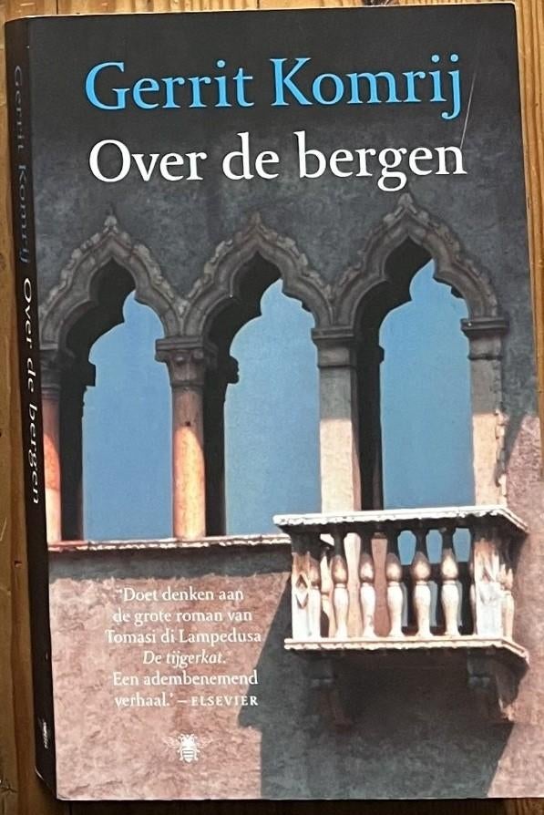 Over de bergen, Ophalen of Verzenden, Zo goed als nieuw