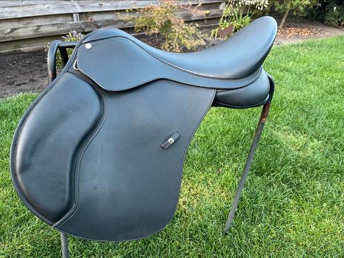 Wintec hart 18 inch veelzijdigheidszadel, Dieren en Toebehoren, Paarden en Pony's | Zadels, Zo goed als nieuw, Recreatie, Ophalen of Verzenden