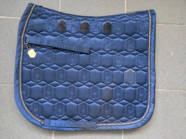 Mooi zadeldek van het merk Eskadron (navy satin crystal), Dieren en Toebehoren, Paarden en Pony's | Dekens en Dekjes, Zo goed als nieuw