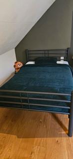 Stalen beddenframe met lattenbodem en event matras, Huis en Inrichting, Ophalen, Zwart, Zo goed als nieuw, Twijfelaar
