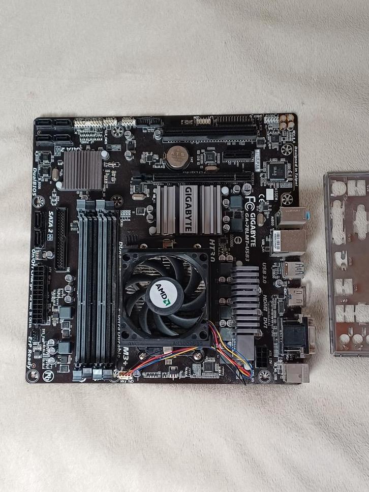 Gigabyte GA-78LMT-USB3 Moederbord + AMD Phenom II + WiFi, Computers en Software, Moederborden, Gebruikt, AMD, DDR3, Ophalen of Verzenden