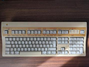 Apple extended keyboard II beschikbaar voor biedingen