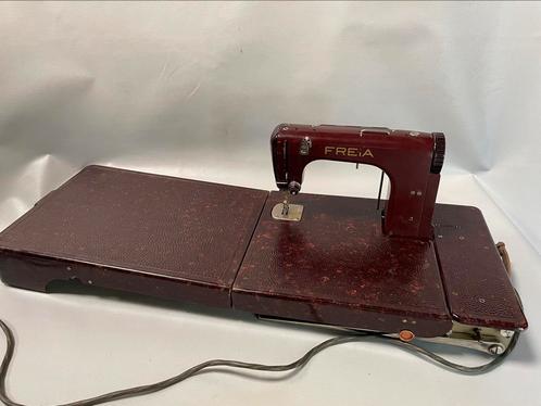Freia draagbaar naaimachine 1948 bakeliet, Antiek en Kunst, Antiek | Naaimachines, Ophalen of Verzenden