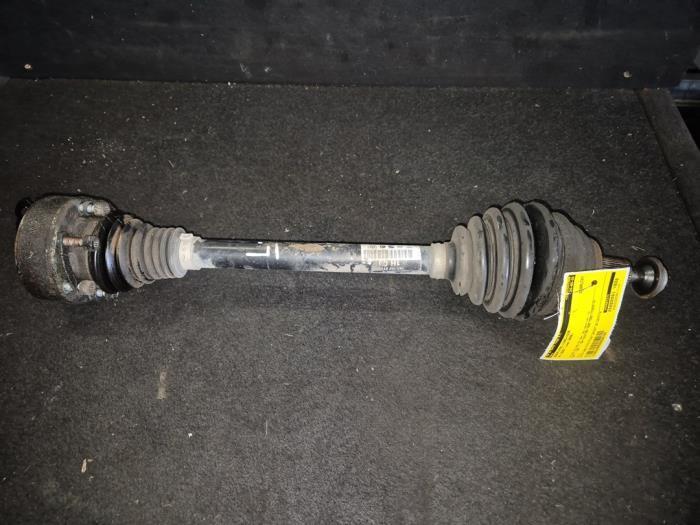 Aandrijfas links-voor van een Volkswagen Caddy, Auto-onderdelen, Remmen en Aandrijving, Volkswagen, Gebruikt, 3 maanden garantie