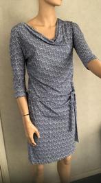 Blauw jurkje met witte stipjes en watervalhals, Maat 38/40 (M), Blauw, Ophalen of Verzenden, Zo goed als nieuw