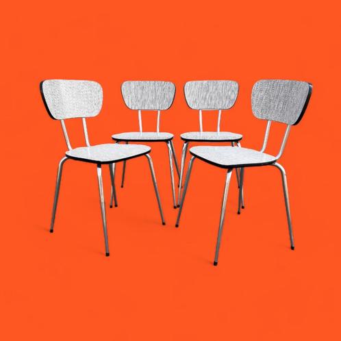 Set van 4 bijzondere vintage design stapelbare stoelen, Huis en Inrichting, Stoelen, Gebruikt, Vier, Hout, Kunststof, Metaal, Overige kleuren