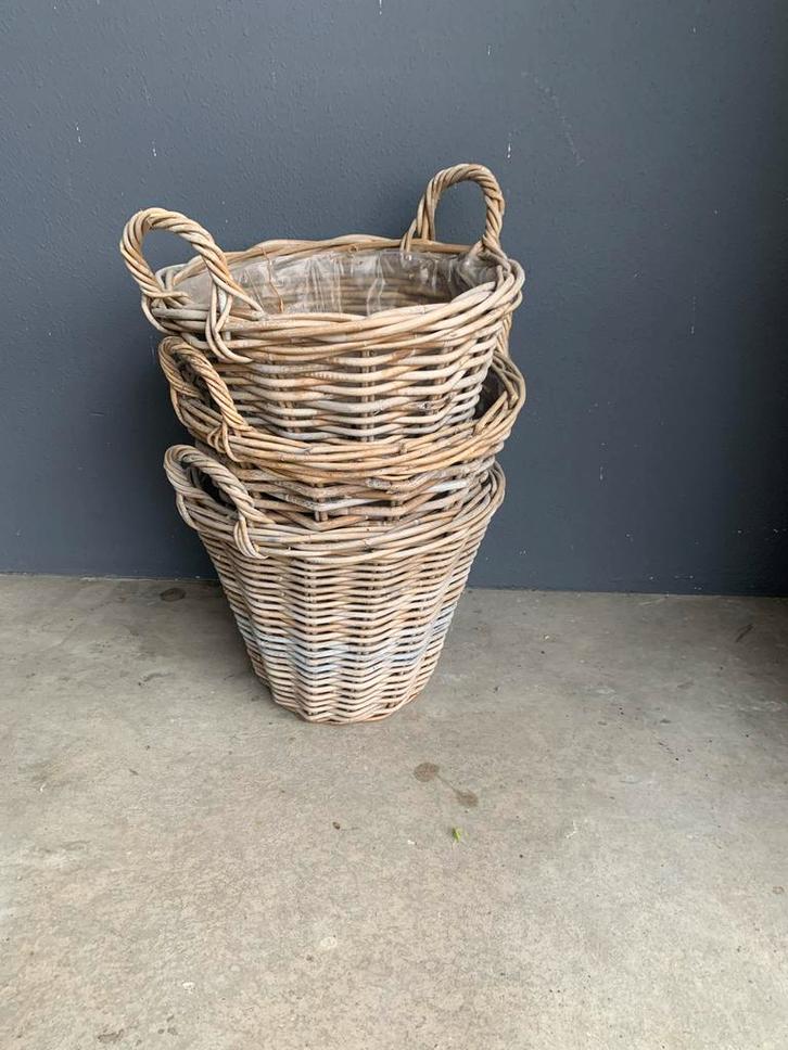 Grote rieten manden - set van 3, Tuin en Terras, Bloembakken en Plantenbakken, Gebruikt, Overige materialen, Binnen, 30 tot 60 cm