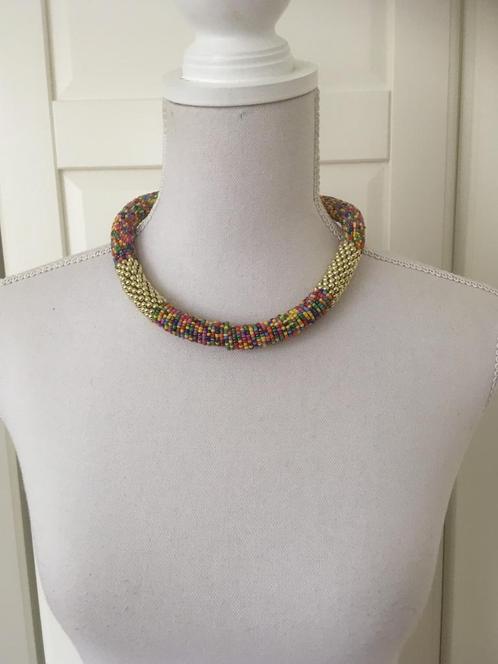 Gekleurde kraaltjes choker ketting, Sieraden, Tassen en Uiterlijk, Kettingen, Gebruikt, Overige materialen, Verstelbaar, Ophalen of Verzenden