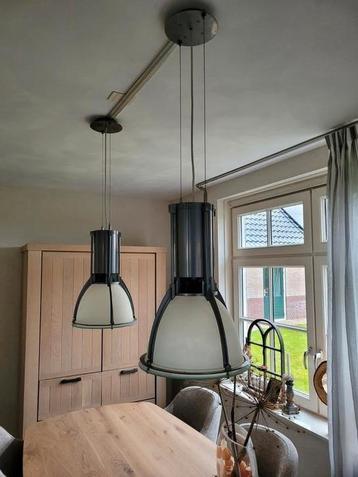 2 st. Industriële hanglampen  beschikbaar voor biedingen