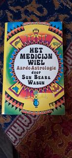 Het Medicijnwiel, klassieker (2dehands), Gelezen, Overige typen, Sun Bear & Wabun, Ophalen of Verzenden