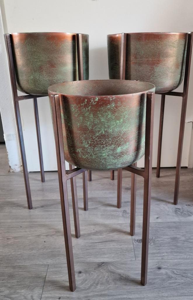 Set van 3 groen/brons kleurige metalen bloempotten, Tuin en Terras, Bloempotten, Zo goed als nieuw, Aardewerk, Binnen, Balkon