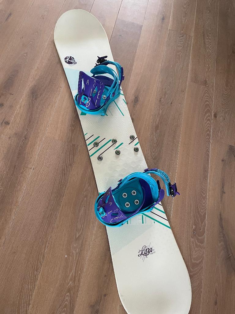 Snowboard met gloednieuwe bindingen, Sport en Fitness, Ophalen, Zo goed als nieuw, Board