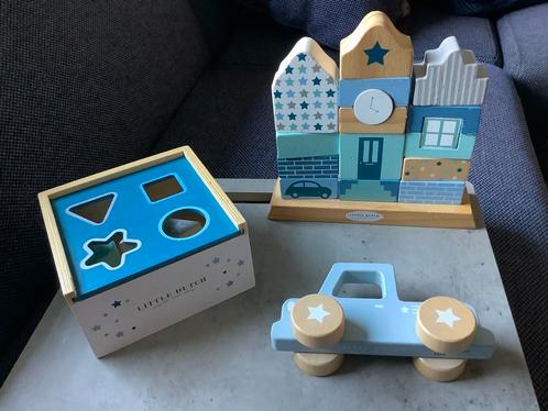little dutch houten stapel geveltjes vormenstoof auto blauw, Kinderen en Baby's, Speelgoed | Houten speelgoed, Zo goed als nieuw